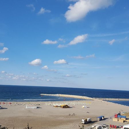Modern Beach Apartment Констанца Екстериор снимка